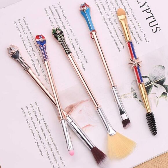 ⭐ Captain Marvel Makeup Brush Set - Picture 3 of 3